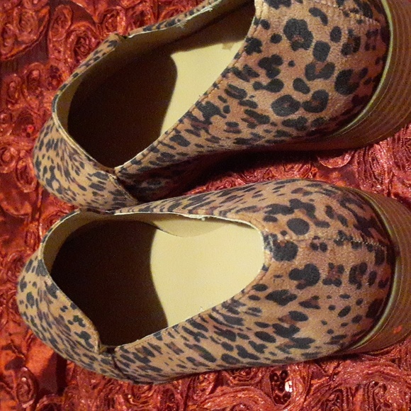 Shoes - Picture 4 of 8